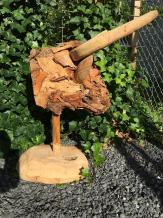 Stierkopf ganz aus Holz, ein Monfort, Kunstwerk